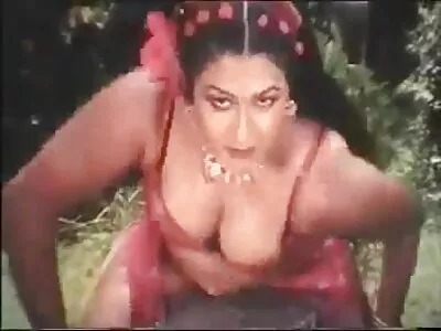 Tokmaklı yerli lezbiyen film Yabancılar videosu (Pepper Foxxx)